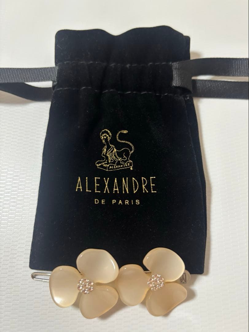 ALEXANDRE DE PARIS カメリアモチーフ ボールピン ベージュ - メルカリ