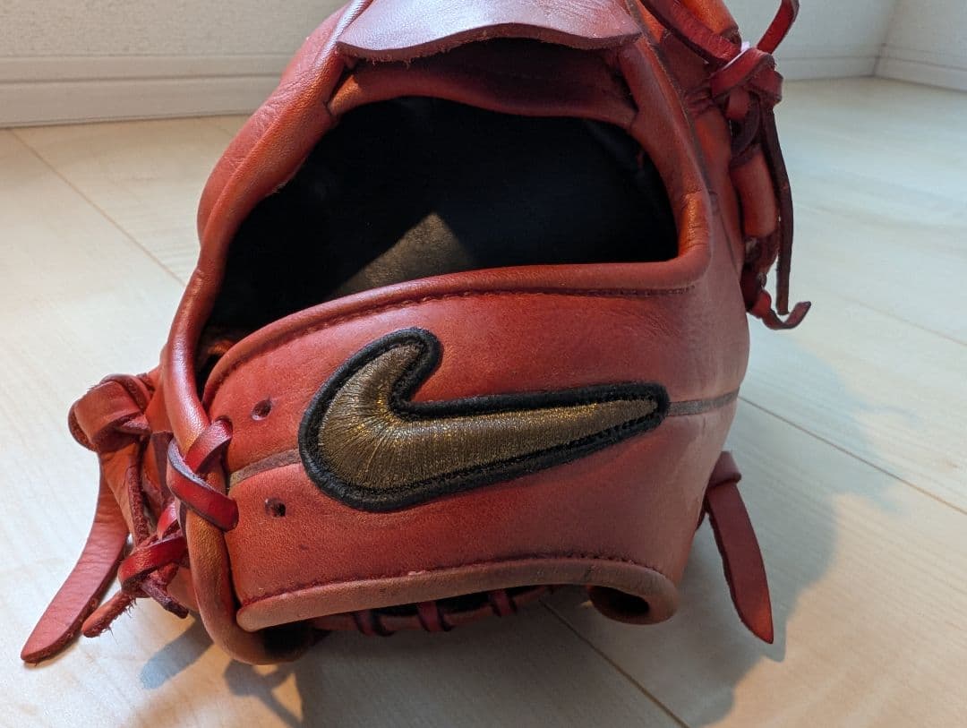 Nike EDGE 軟式グローブ レッド 右投げ投手用