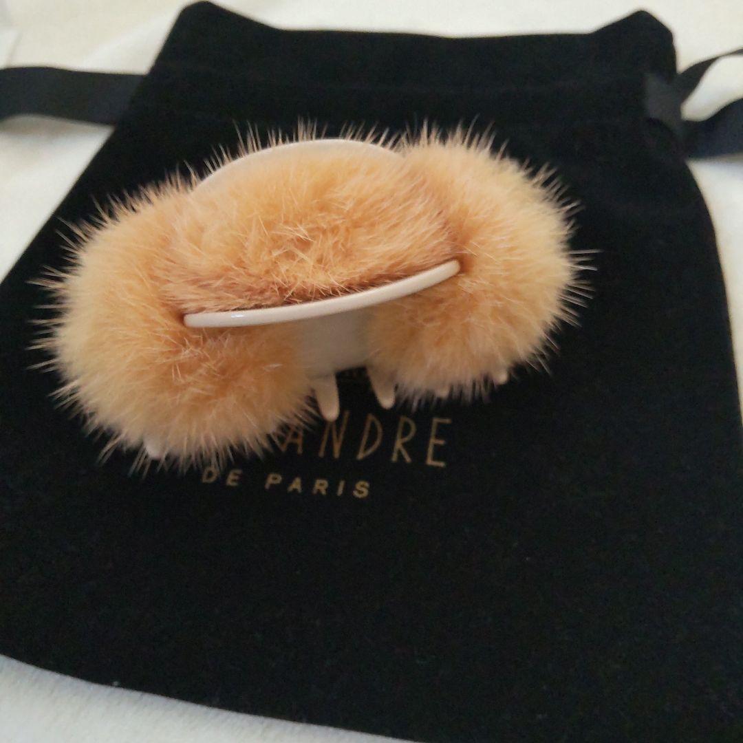 ALEXANDRE DE PARIS ヘアクリップ ベージュ ミンクファー - メルカリ