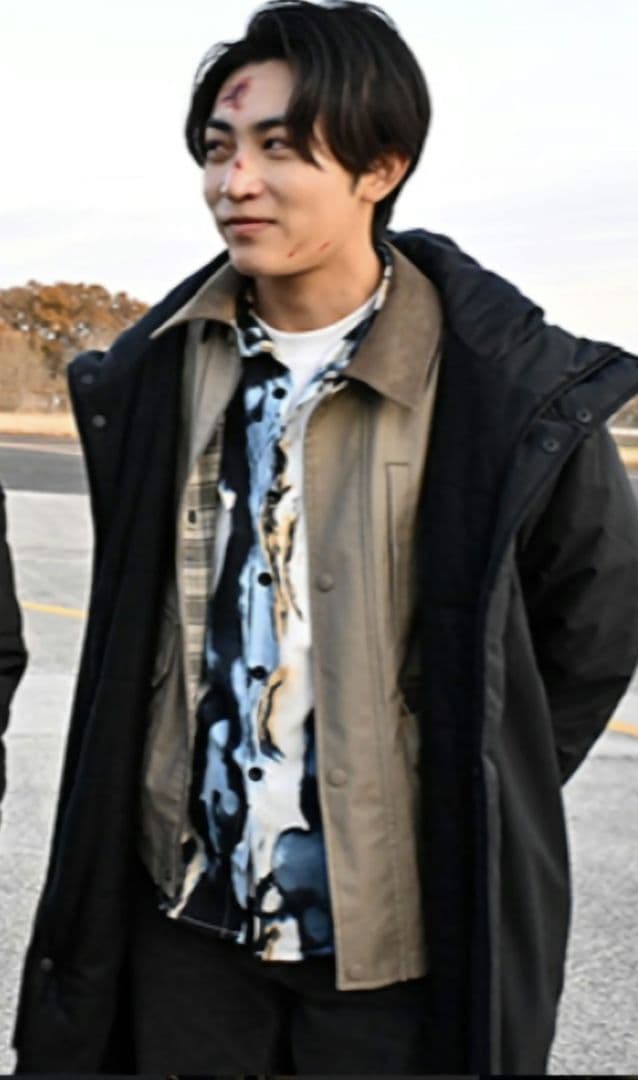 仮面ライダーヴァレン　辛木田絆斗　着用衣装 仮面ライダーヴァレン辛木田絆斗本編着用衣装チャコールジャケット