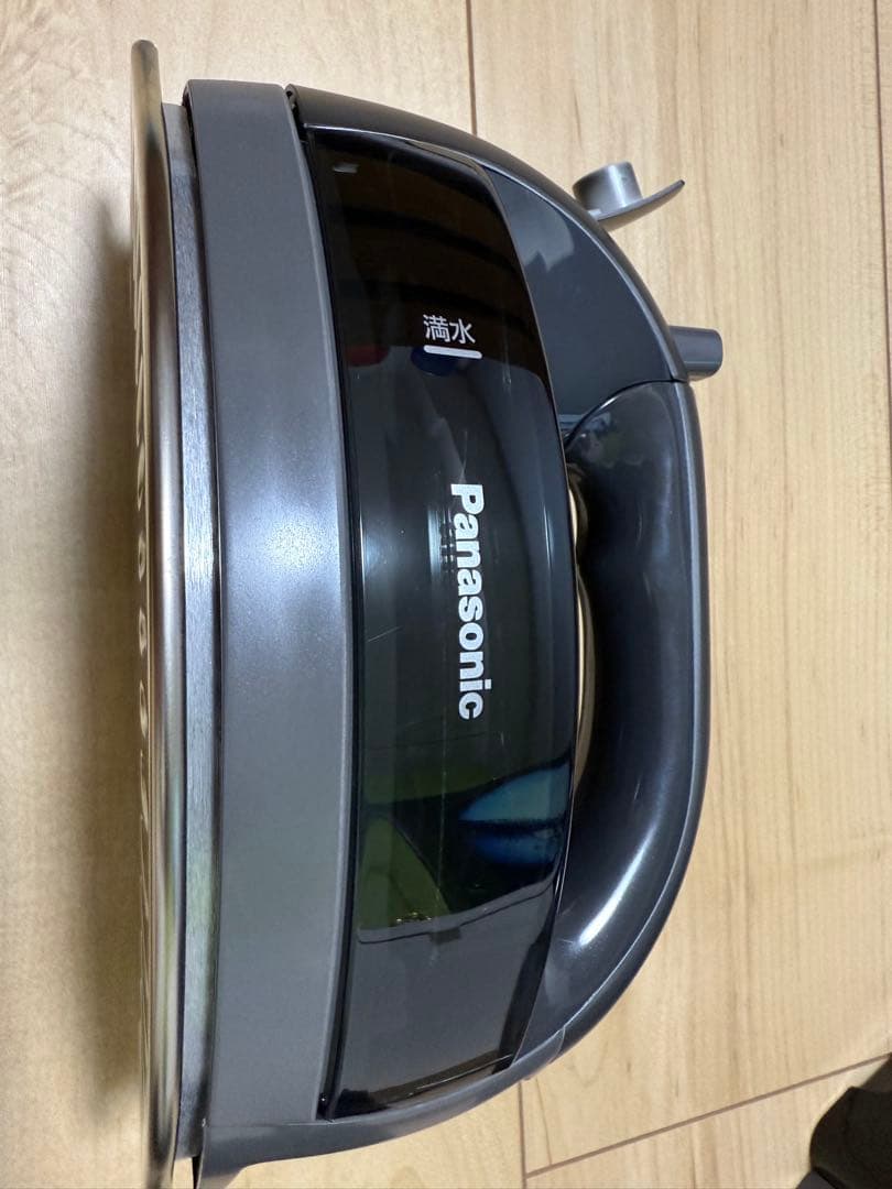 Panasonic スチームアイロン ブラック　NI-WL706 概要 コードレススチームアイロン NI-WL706 | アイロン・衣類