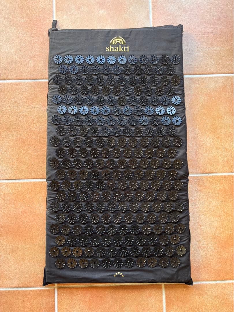 シャクティマット 黒 Shakti Classic Acupressure Mat – Shakti Japan