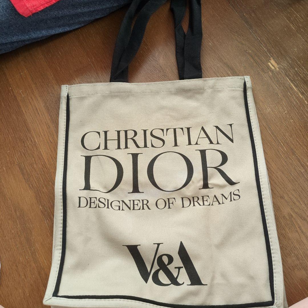 新品未使用　Christian Dior エコバッグ グレーのようなベージュ Christian Dior（トートバッグ ・ グレー/灰色系）のフリマアイテム一覧