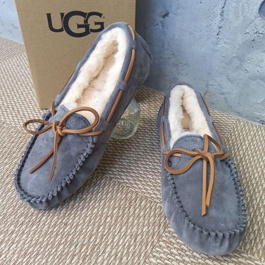 【未使用】UGG アグ DAKOTA ダコタ　モカシン ムートン 22cmグレー UGG（アグ） シューズ モカシン DAKOTA ダコタ ムートン シープスキン