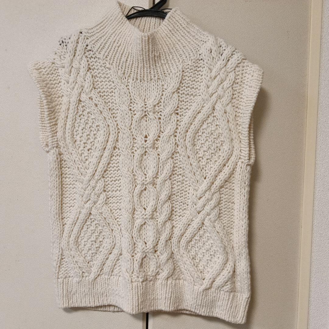 かぐれケーブルニットベスト 23区（ニジュウサンク） ベスト ジレ ケーブル ニットベスト