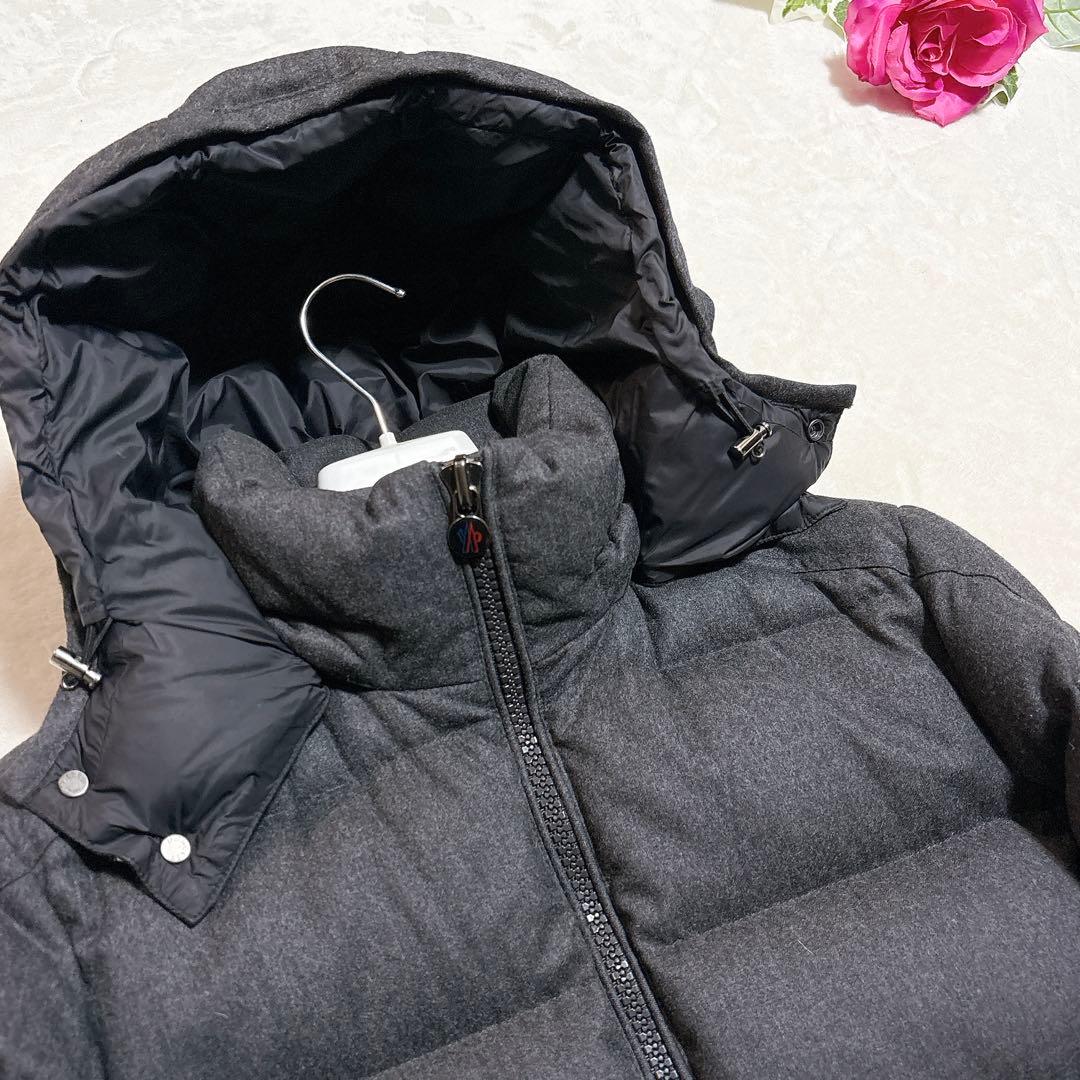 ほぼ未使用✨ モンクレール モンジュネーブル ダウンジャケット グレー