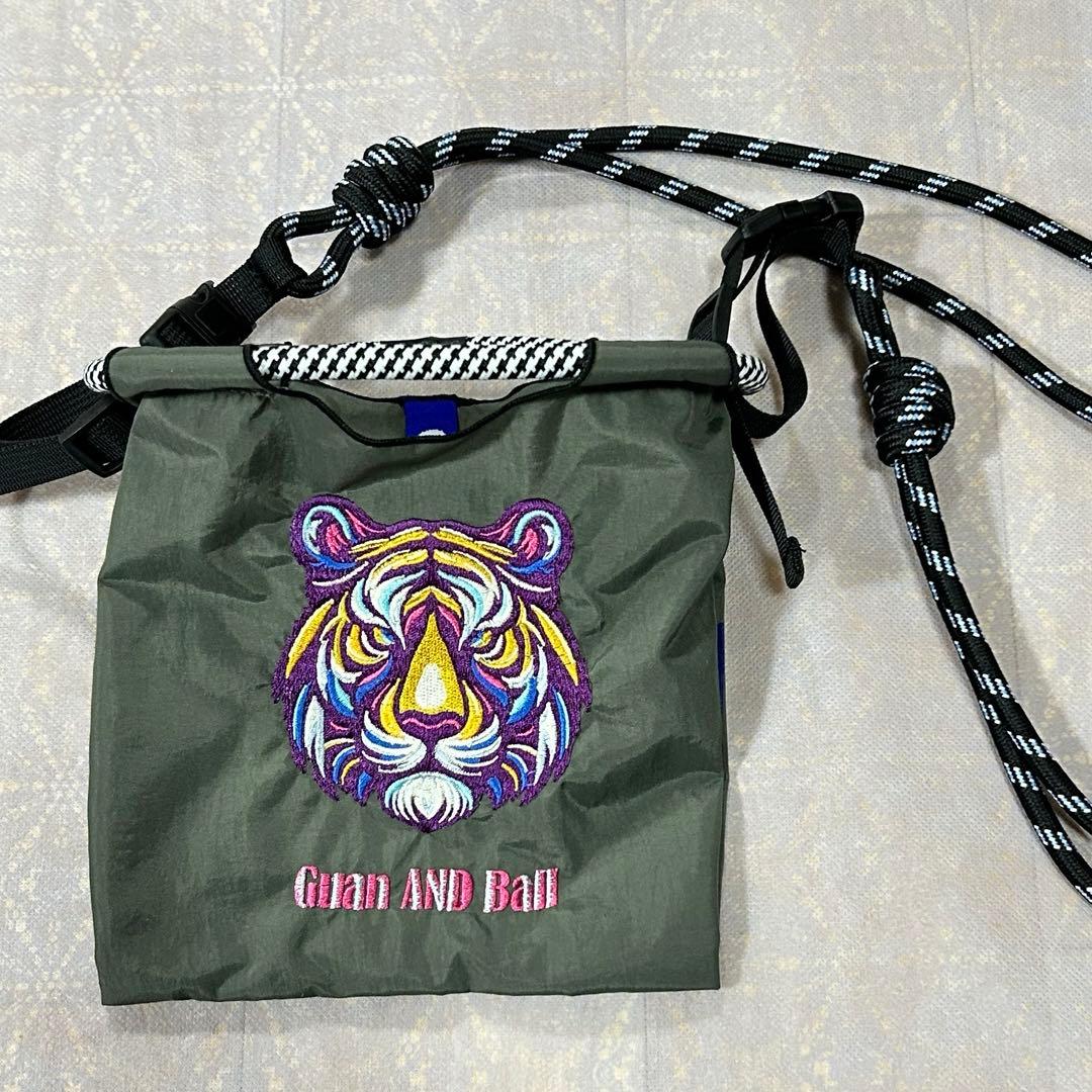 虎トラ刺繍ナイロンメッセンジャーバッグ ショルダーバック取り外し