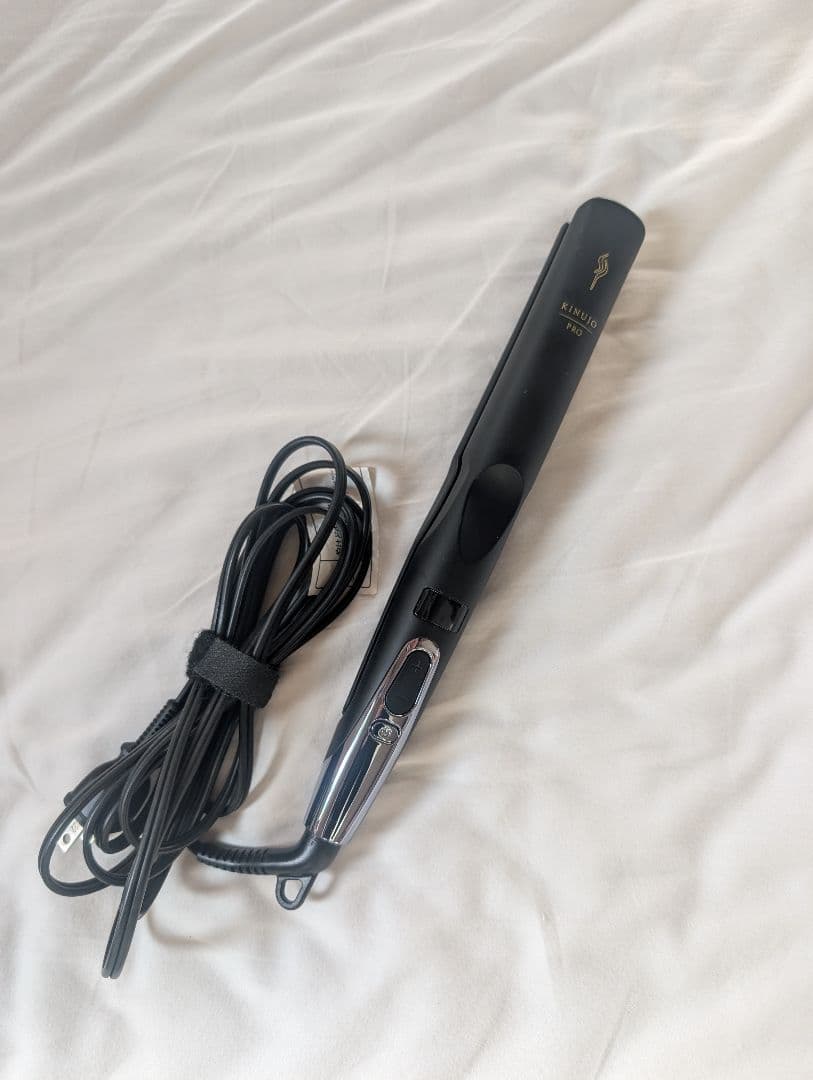 【美品】KINUJO セラミックストレートヘアアイロン ブラック KINUJO（絹女） KINUJO W ワールドワイドモデル ストレートヘア