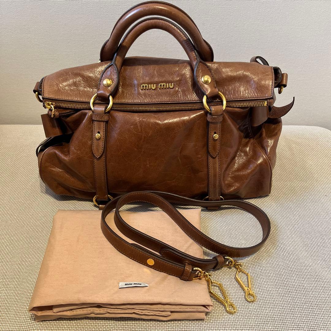 miu miu ブラウンレザー ハンドバッグ コニャックブラウン レザー トップハンドルバッグ | Miu Miu