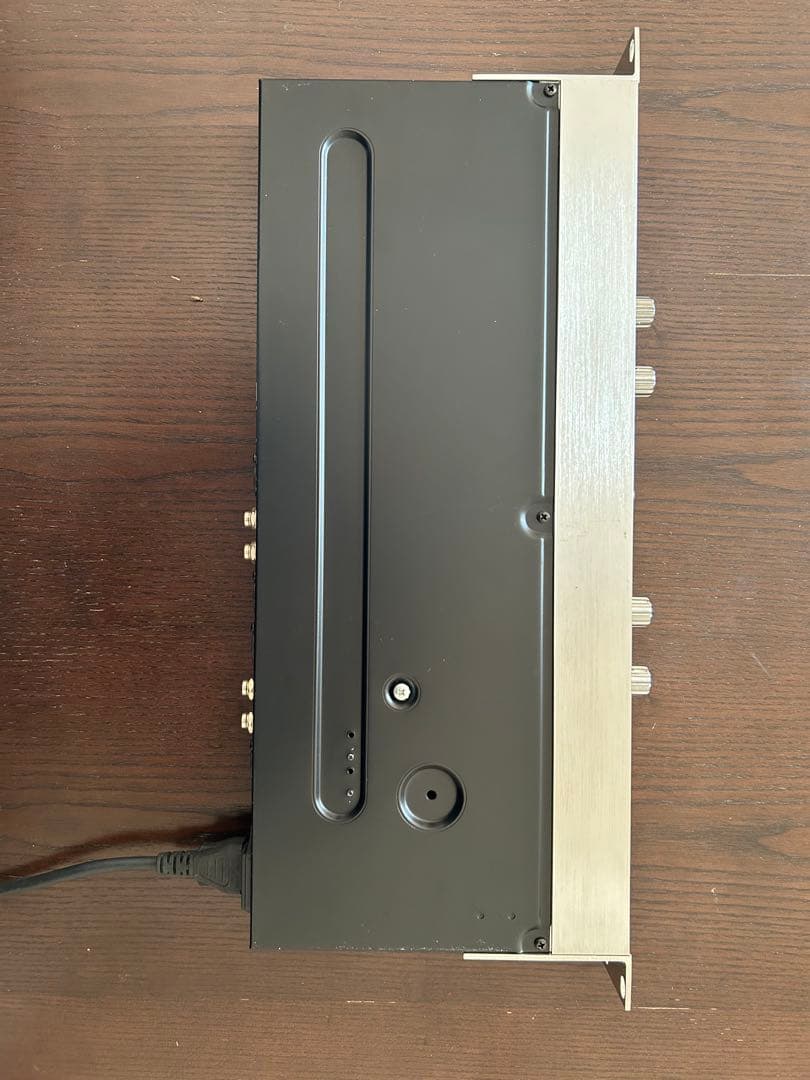 簡単操作で音に明瞭感、迫力を付加する2チャンネルプロセッサー