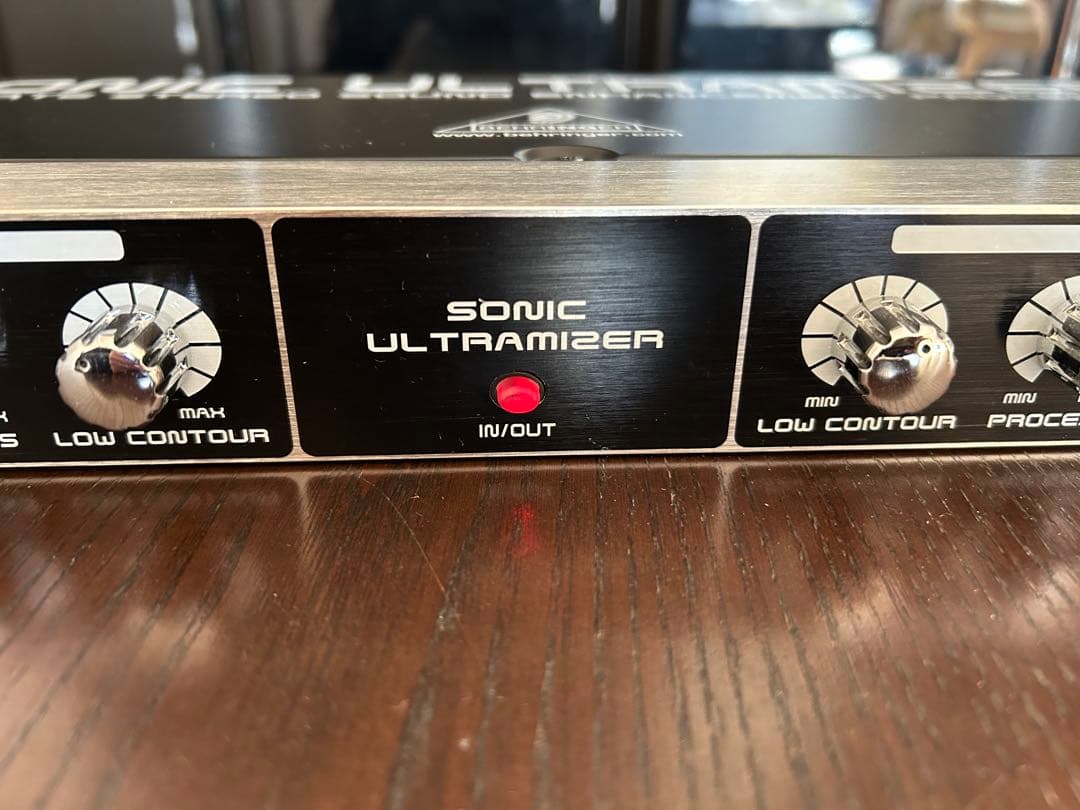 簡単操作で音に明瞭感、迫力を付加する2チャンネルプロセッサー