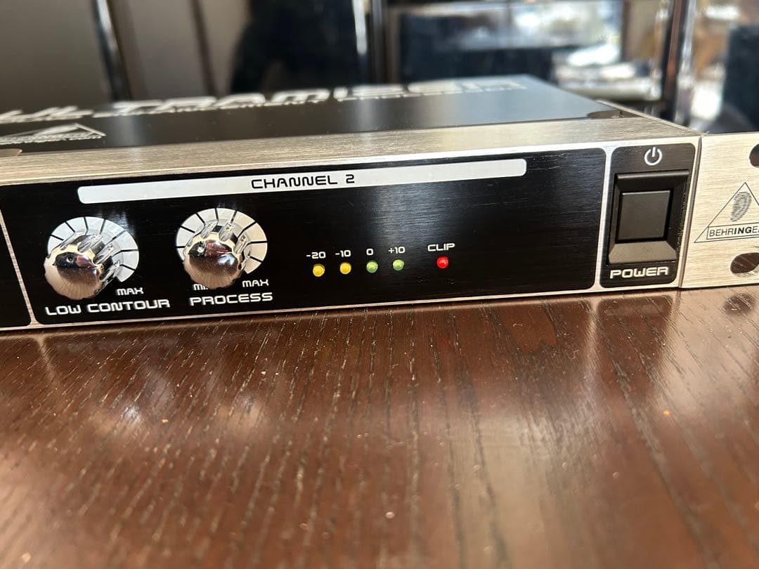 簡単操作で音に明瞭感、迫力を付加する2チャンネルプロセッサー