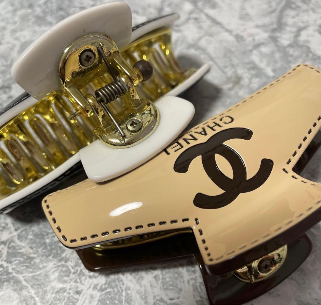 CHANEL ヘアクリップ シャネル 2つセット - メルカリ