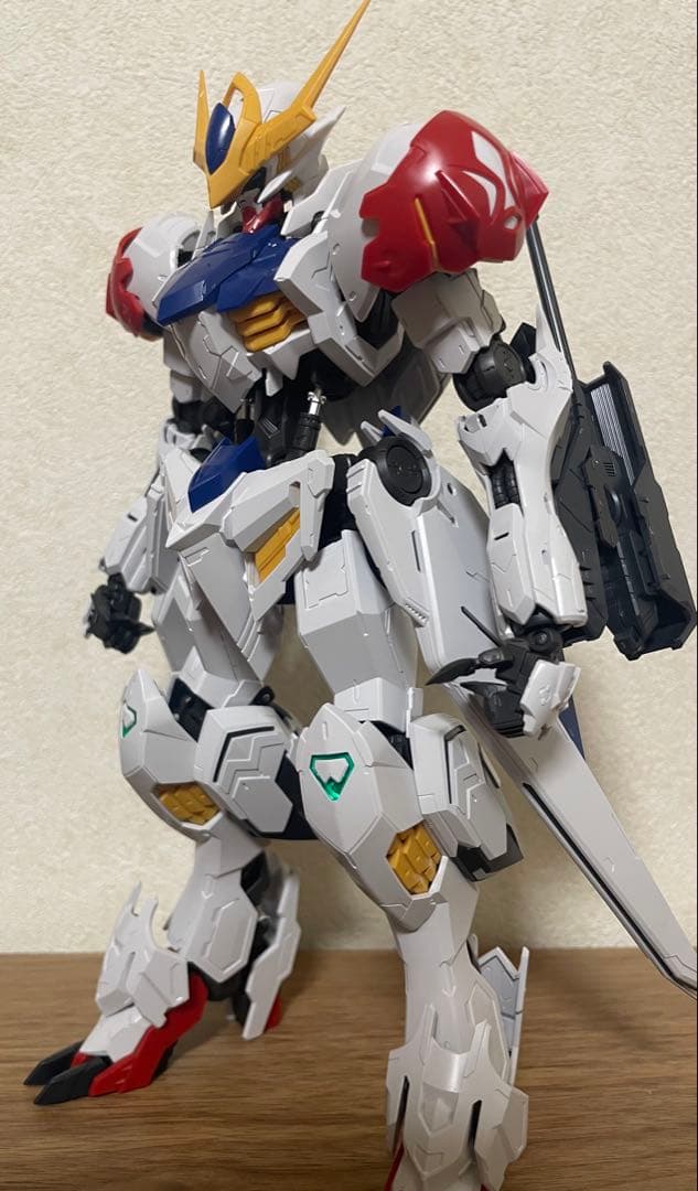 MG バルバトスルプス　素組み完成品　墨入れ無し・シール貼り付け無し ガンプラ MG ガンダムバルバトスルプス 素組完成品 - メルカリ