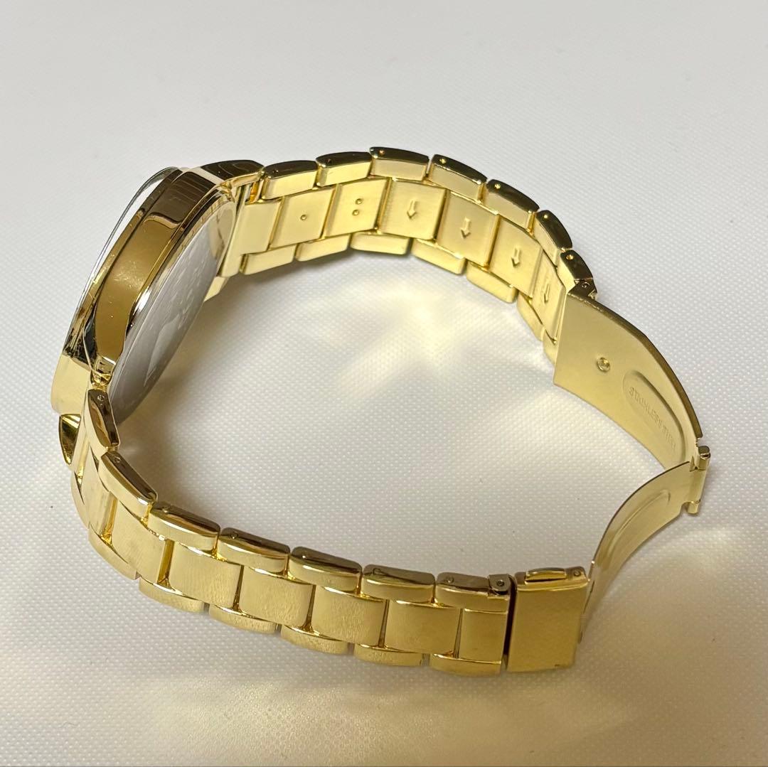 TRUE RELIGION ゴールド ブラック時計 - メルカリ