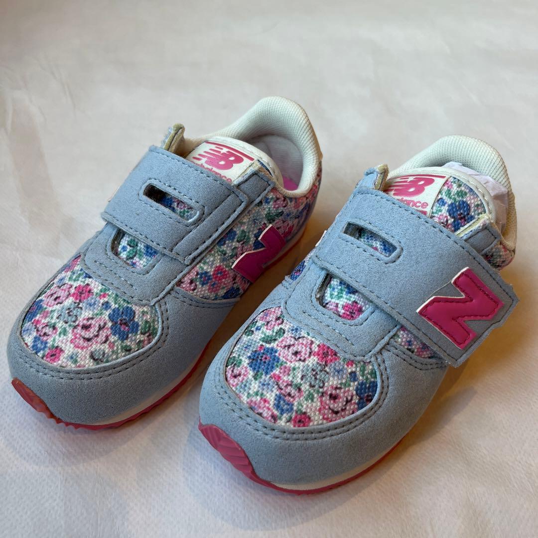 レア⭐︎新品未使用　new balance×キャスキッドソン　 15センチ　NB キャス キッドソン×ニューバランスのコラボシューズ、小花模様を
