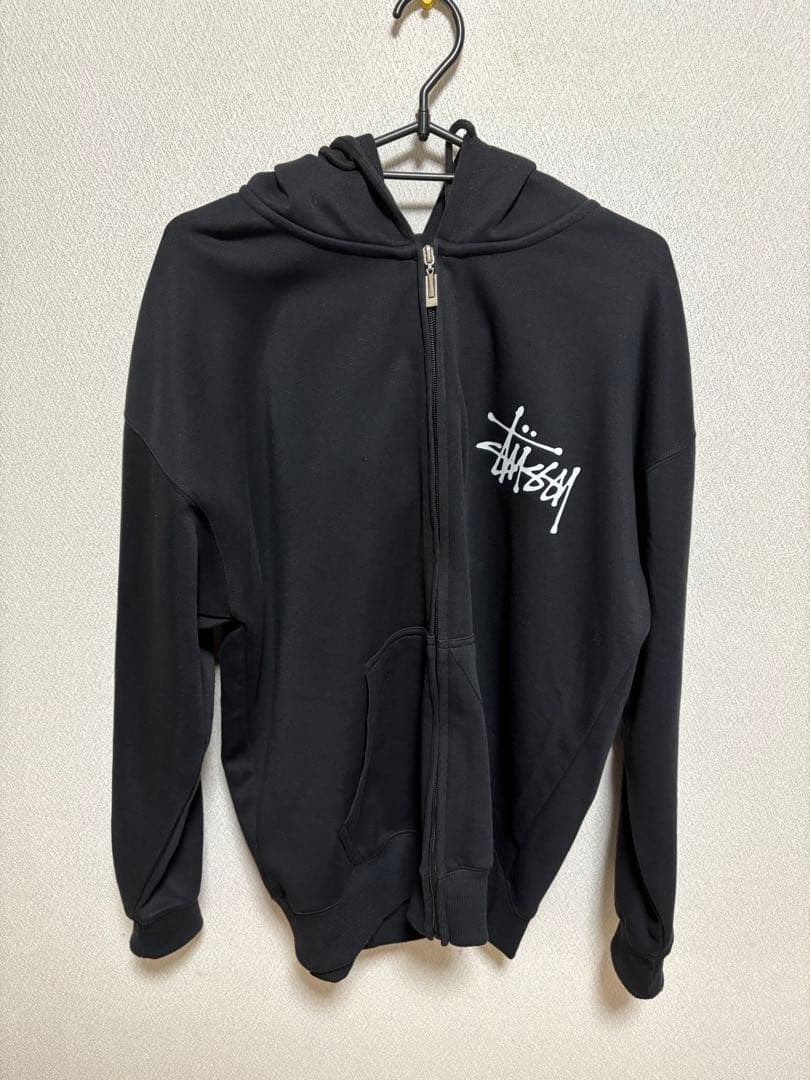 Stussy ブラック ジップアップパーカー - メルカリ