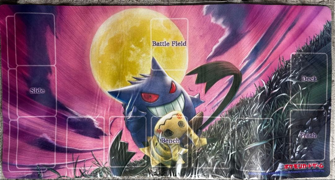 新品未開封　ポケモンカードゲーム プレイマット ゲンガー＆ミミッキュ プレイマット『海外/ゲンガー＆ミミッキュ(CHAMPION)※』【サプライ】{-}