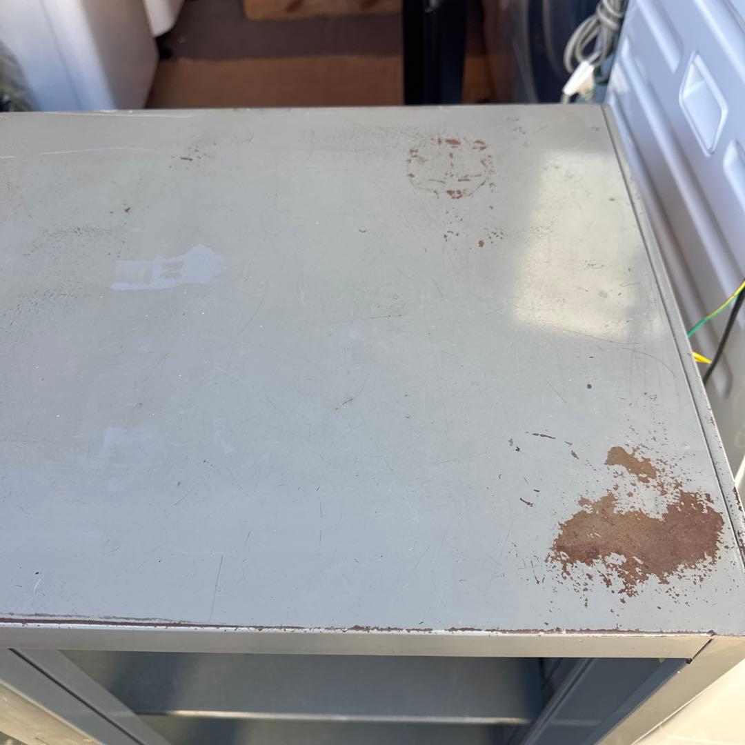 グレー金属製ガラス扉キャビネット 直接配送及び引き取りのみ