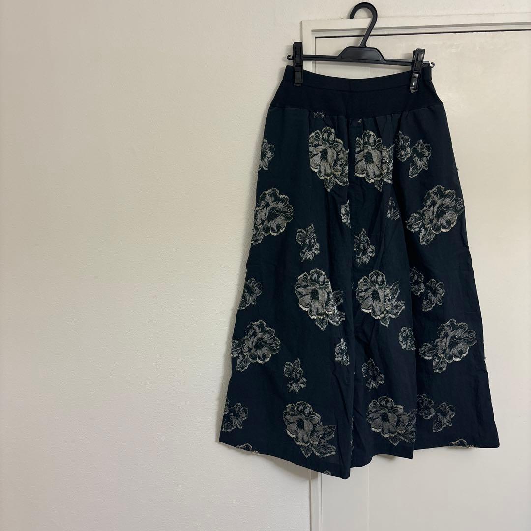 ビアズリー　美品　ジャガードパンツ BEARDSLEY（ビアズリー）の「花ジャガードパンツ（その他パンツ）」 - WEAR