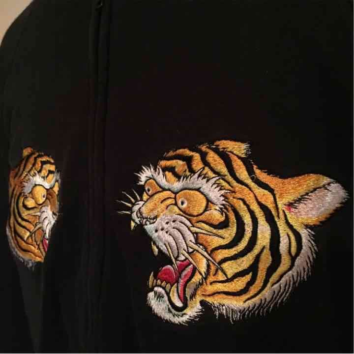 コアファイター corefighter 虎 刺繍 パーカー - メルカリ