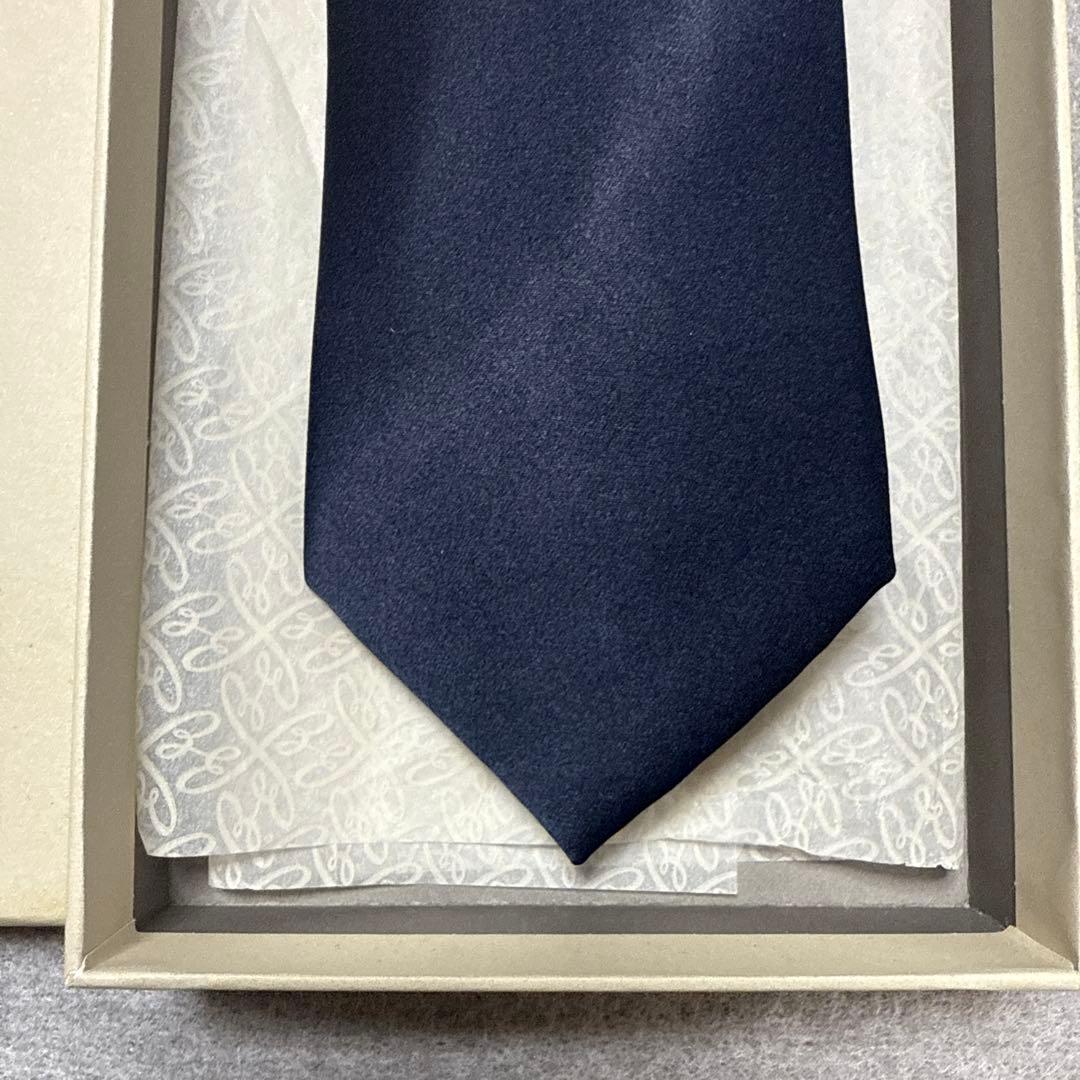 Brioni 美品 ブリオーニ ネクタイ 紺 無地 シルクジャガード