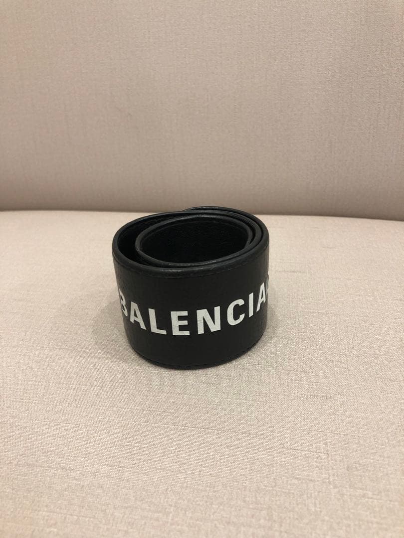 BALENCIAGA ブラックレザーブレスレット - メルカリ