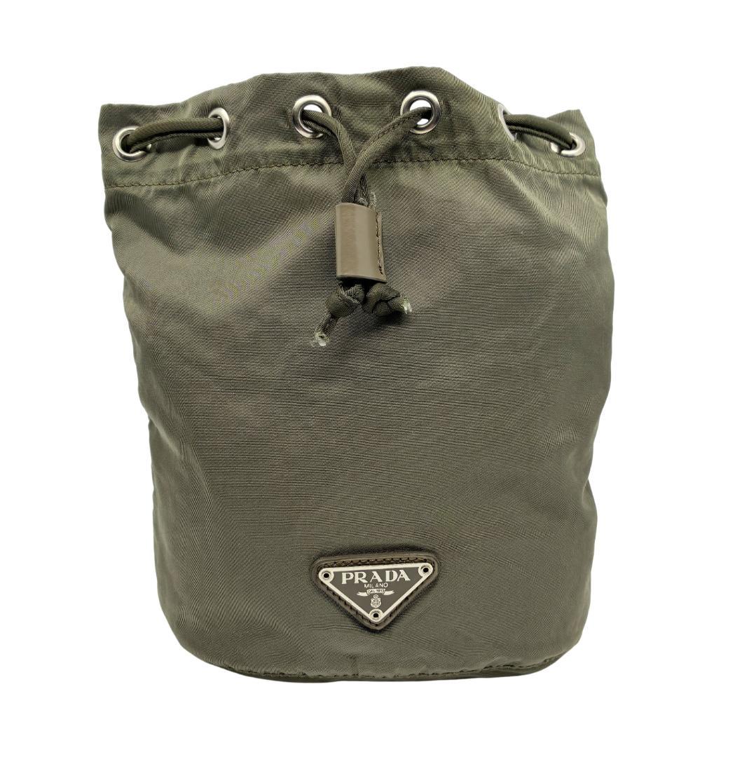 PRADA プラダ 巾着ポーチ カーキ A1362A2 PRADA プラダ トライアングルロゴモチーフ 巾着 ハンドポーチ