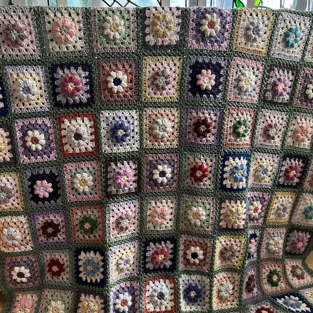 ぷっくり。お花のモチーフ編み マルチカバー 手編み ベッドカバー ぷっくり。お花のモチーフ編み 美品☆お花の可愛いクロス