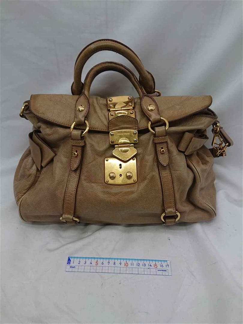 ◎ミュウミュウ マテラッセ レザー 2WAYハンドバッグ ベージュ レディース ミュウミュウマテラッセ 2WAY ビジューストラップ ピンクベージュ系