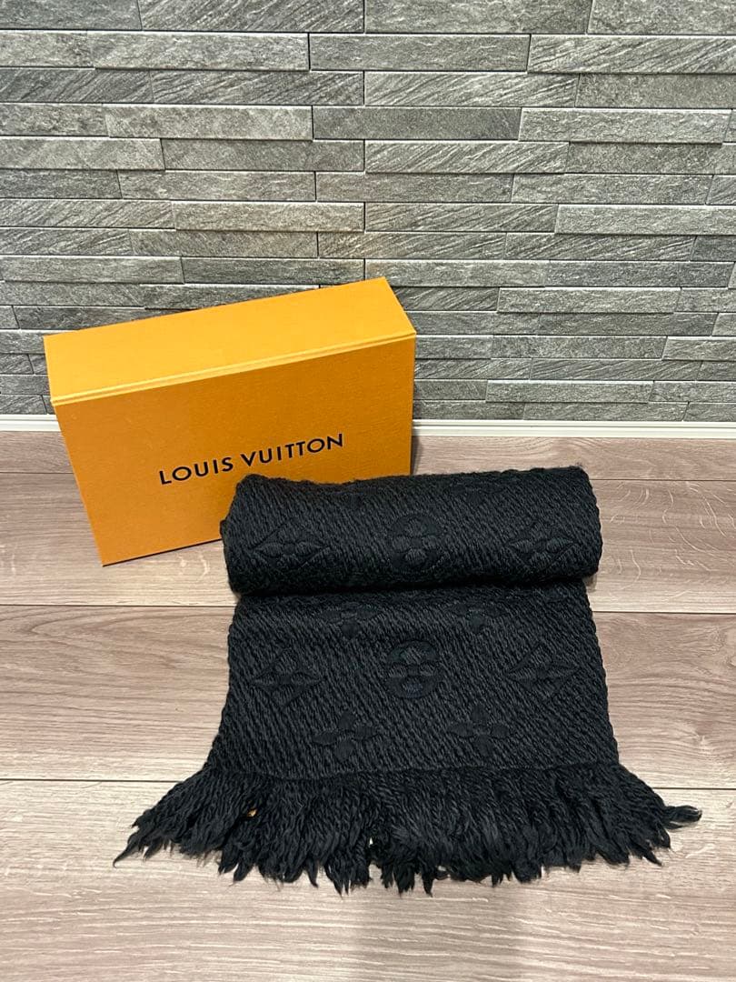 う*さ様 ルイビィトン マフラー ブラック 黒 正規品 モノグラム LOUIS VUITTON（ルイ・ヴィトン） 【極美品】LOUIS VUITTON マフラー