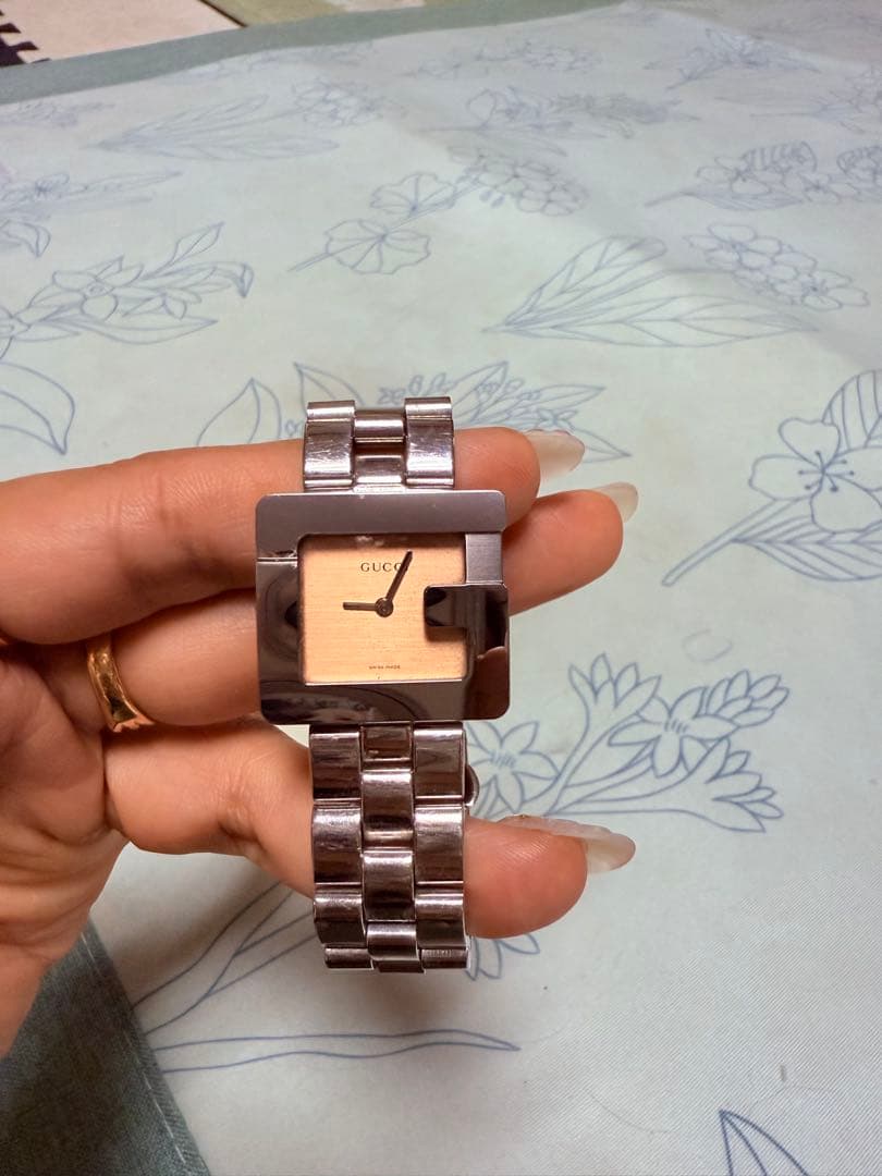 GUCCI シルバー ベージュ スクエア時計 グッチ 腕時計 手表 メンズ 父の日 クーペ スクエア 四角 おしゃれ