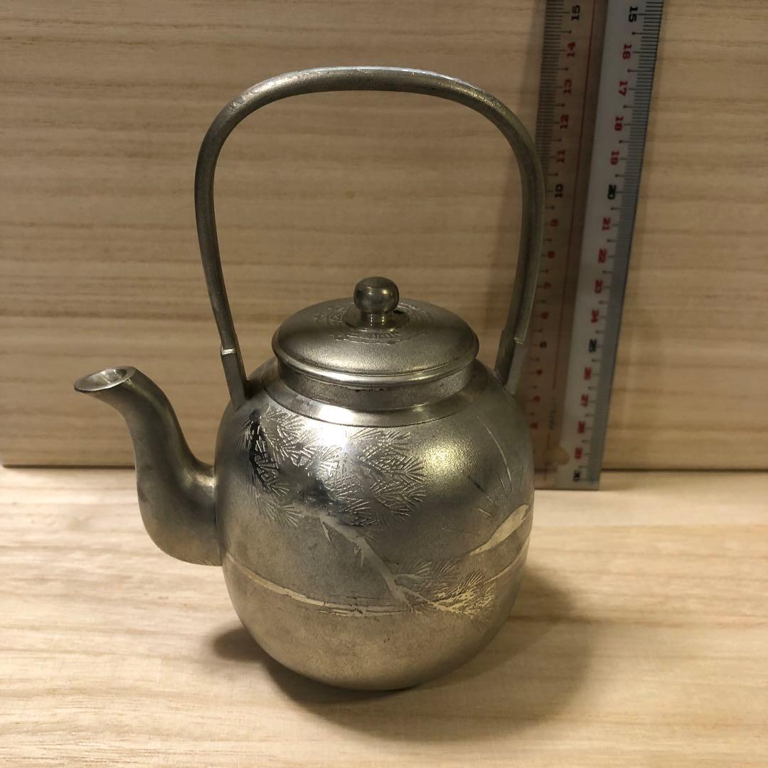 金属製ティーポット 彫刻模様　薩摩錫器 錫 黒じょか・ちょか 桜島 白吹雪加工 盃3ヶ 260ml [No.57-1-W]｜薩摩