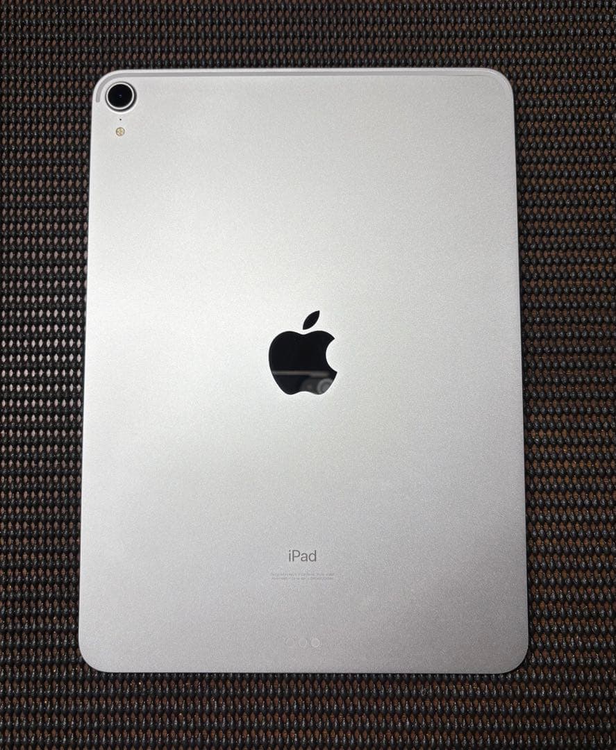 美品　Apple iPad Pro11インチ　第一世代　即日発送 iPad Pro 11インチ 第1世代 Wi-Fi Cランク カラー：シルバー