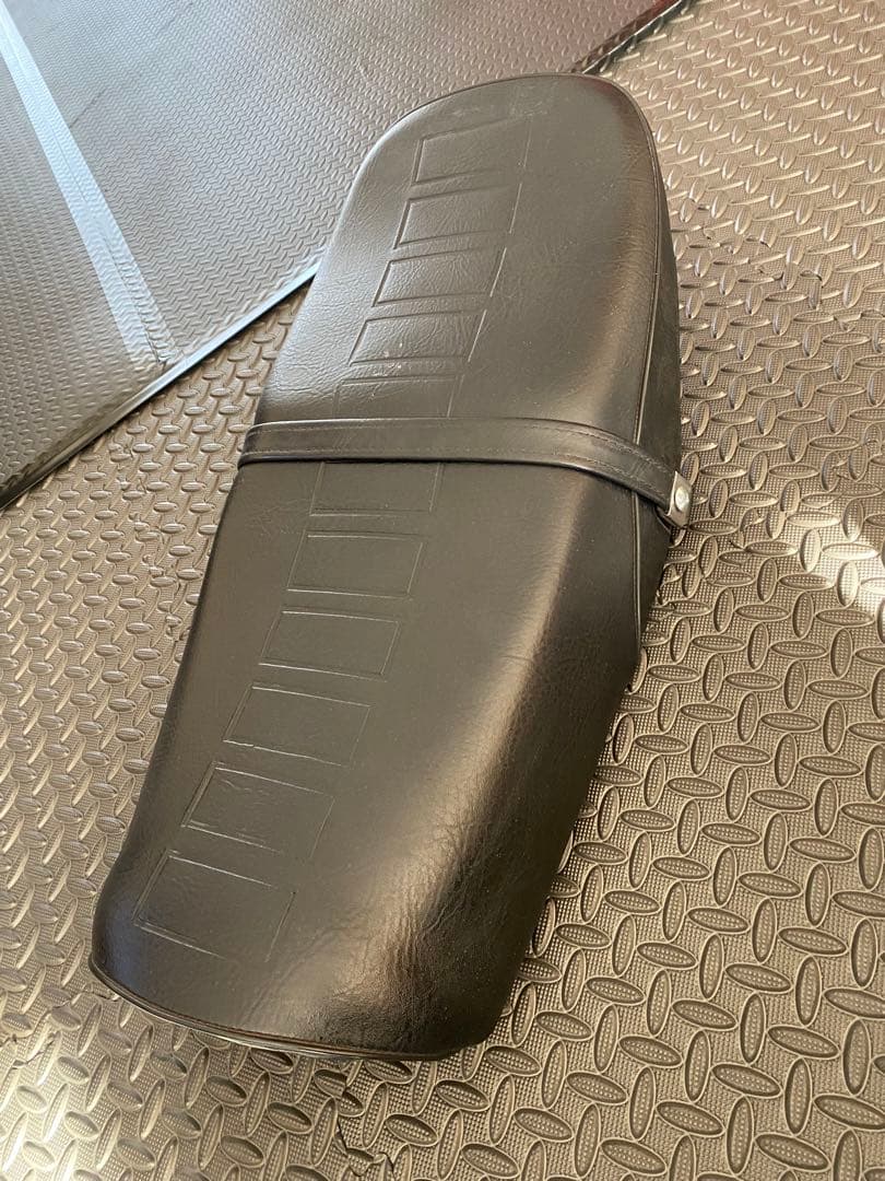 YAMAHA ヤマハ　RZ250 RZ350 シート　張替用付き 色が選べる) RZ250/350 初期型 4UO 81年〜82年 YPVS無し 4L3 80年〜82