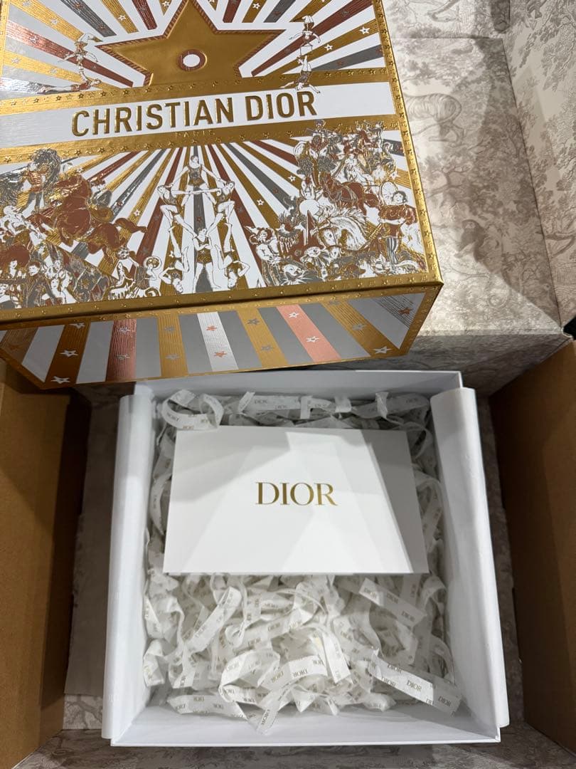 最新 2025 DIOR ディオール ギフトボックス ホリデー 大 ノベルティ