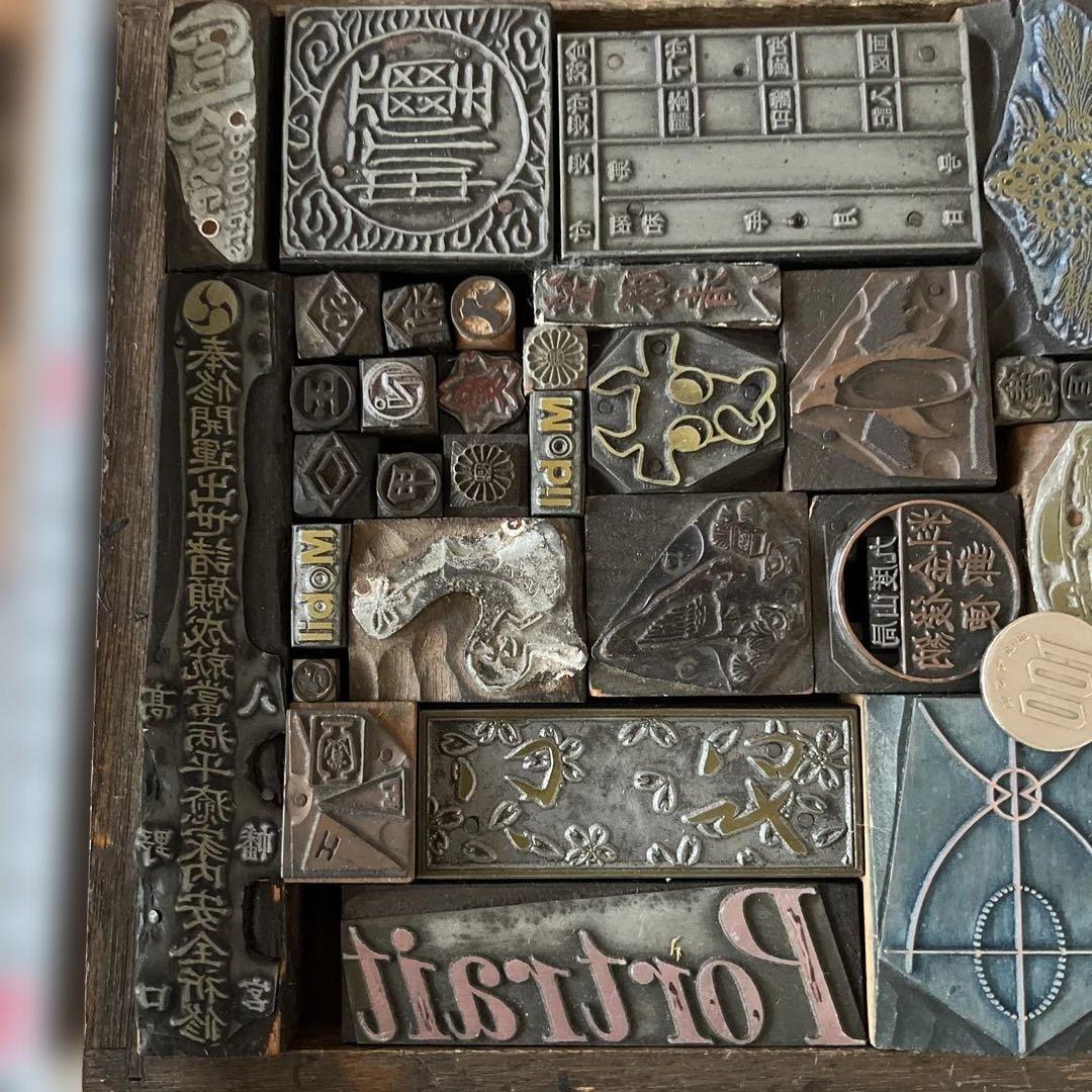 m3【木のケース入り 大量】活版印刷所で使われていた木版/ロゴ【古道具】