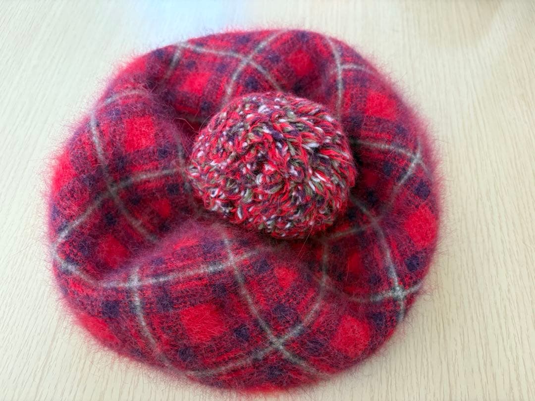 Vivienne Westwood チェック柄　ボンボン　ベレー帽 ヴィヴィアンウエストウッド⚫︎ベレー帽⚫︎ボンボン⚫︎オーブ⚫︎赤