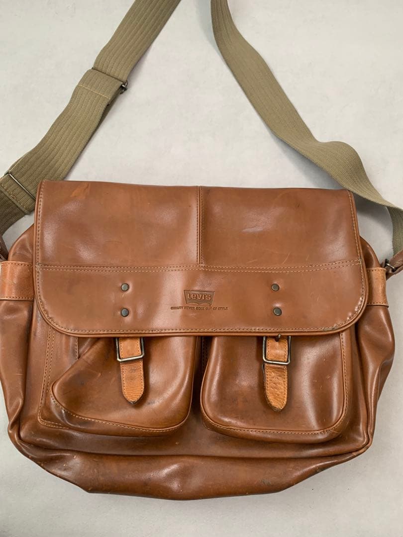 Levi's ヴィンテージ　レザーバッグ VTG 70s-80s LEVIS LEATHERS Levi Strauss & Co Genuine Leather Purse