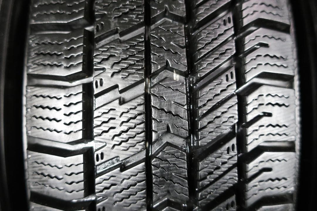 極上9.5分山 2023年製 スタッドレス 165/70R14 アクア ヴィッツ