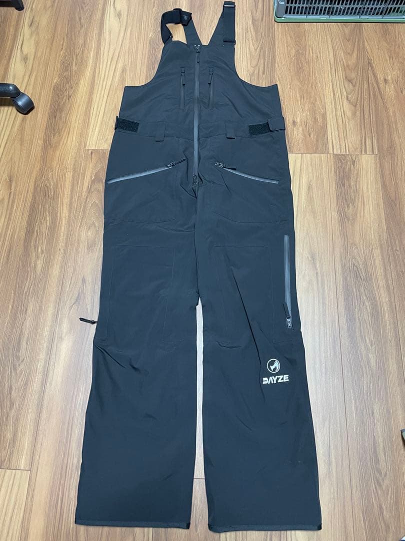 NOMADIK ノマディック　スノーウェア　 DAYZE BIB PT XL 黒 25/26 NOMADIK 『 URBAN TECH JACKET 』 正規販売店 ノマディック