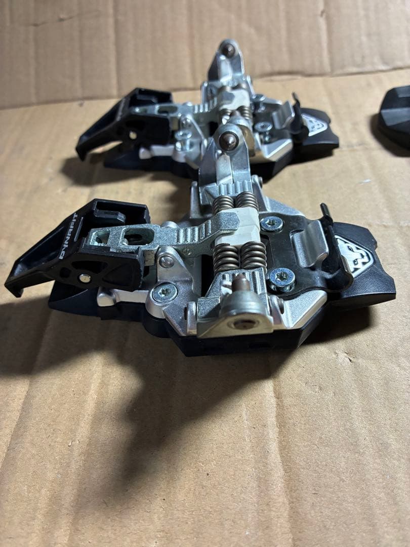 Dynafit Radical ST ペア（左右セット）の中古ビンディングです