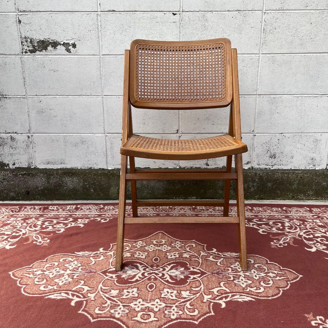 古家具ビンテージ品◾️籐ラタンパネル×木製フレーム 折りたたみ椅子 チェア B 古家具ビンテージ品◾️籐ラタンパネル×木製フレーム 折りたたみ椅子