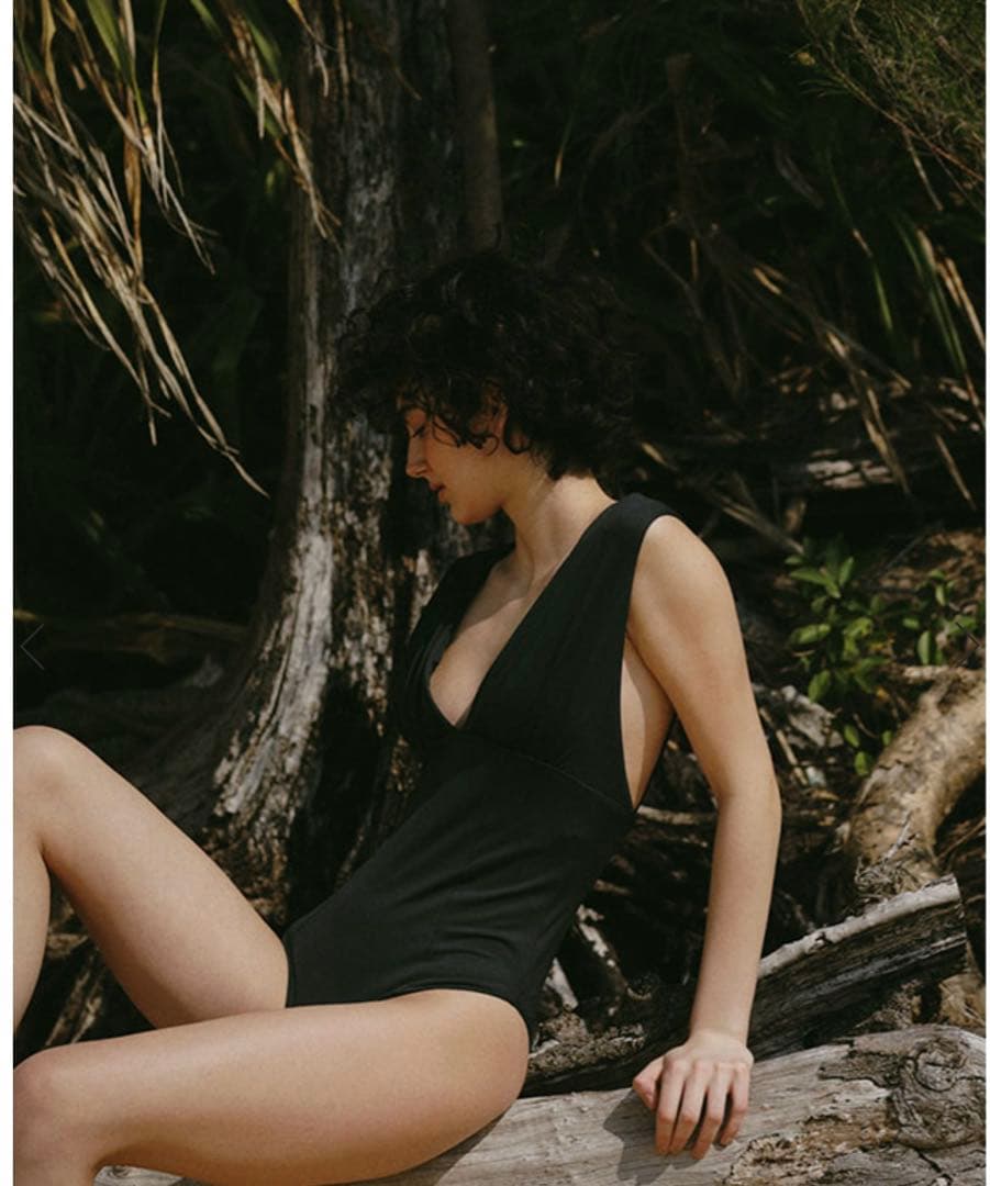 お値下げ！新品ETRETOKYO×ALEXIASTAM Vカットバストギャザー