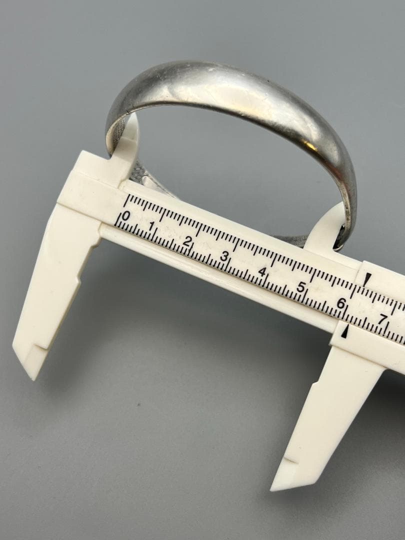 海】足銀999刻印 バングル プレスレット 重量約40.8g - メルカリ