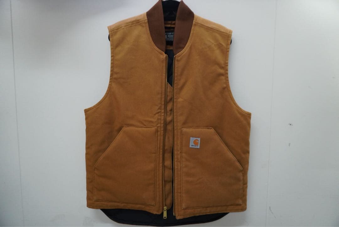 Carhartt ブラウン ダウンベスト - メルカリ