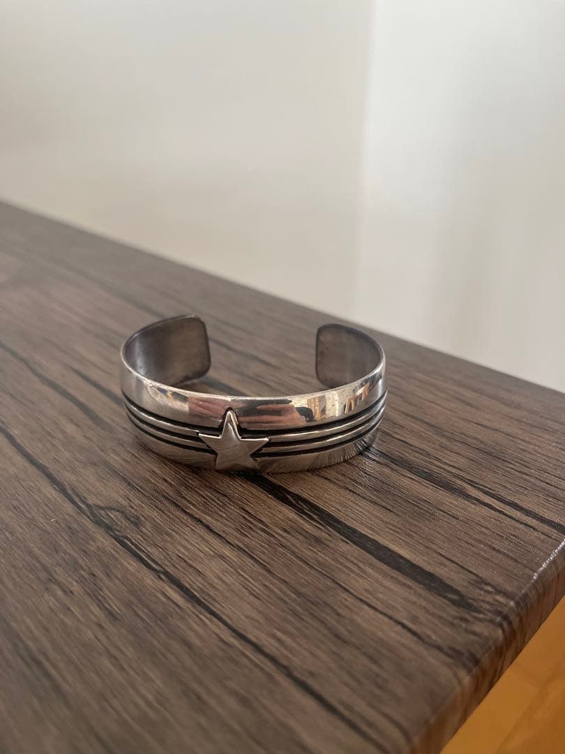 「ナバホ族」　ヘンリーマリアーノ作　バングル NAVAJO（ナバホ）族 アーティスト Henry・Mariano（ヘンリー