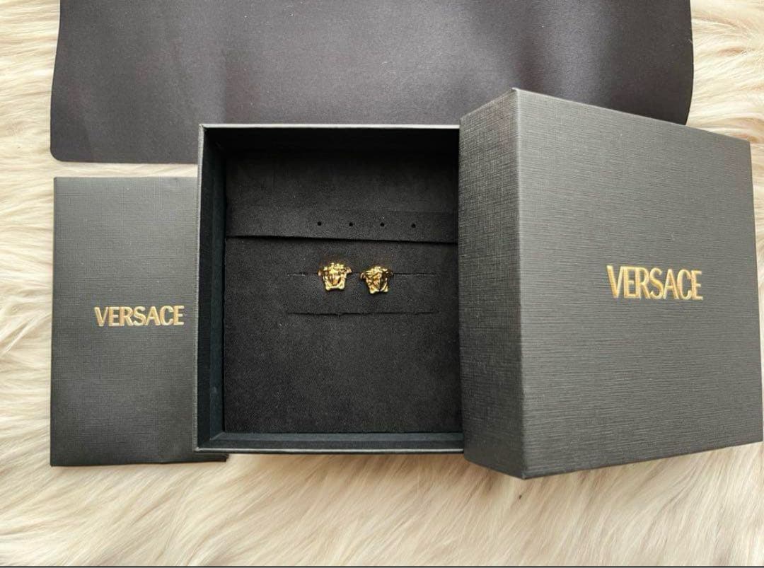 新品未使用 VERSACE ヴェルサーチ メデューサ スタッド ピアス ゴールド VERSACE（ヴェルサーチェ） ピアス ヴェルサーチ スタッドピアス