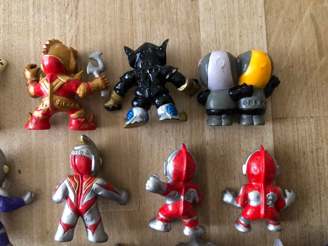 ウルトラマン 怪獣 ミニフィギュア まとめ売り - メルカリ