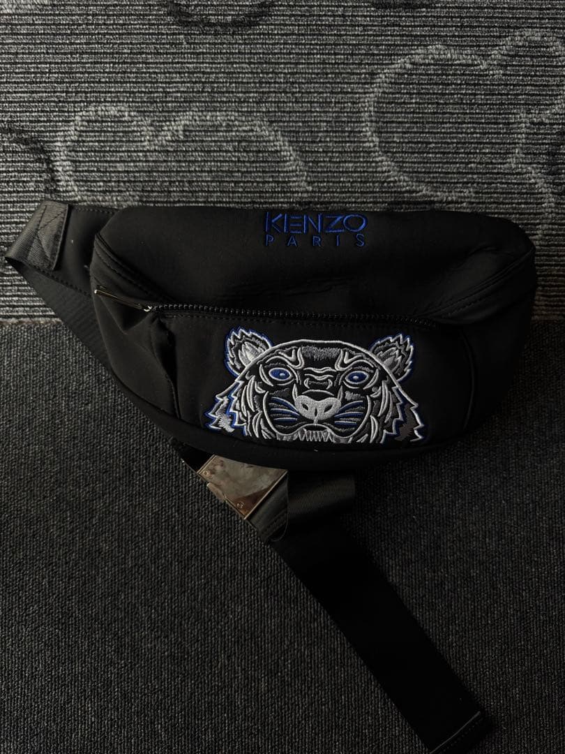 KENZO トラ刺繍 ボディバッグ ブラック - メルカリ